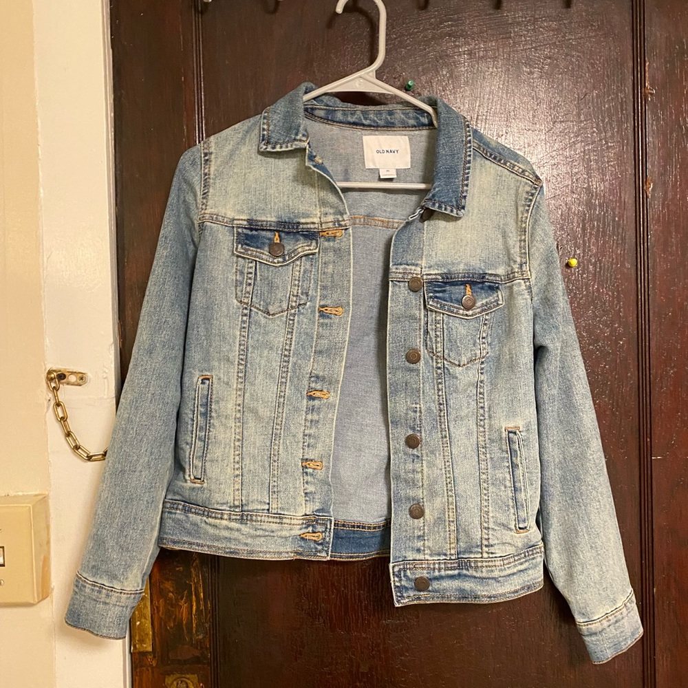 Lightwashed denim jacket